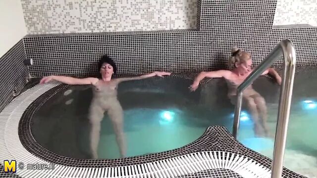 Настоящая зрелая мачеха в любительском видео