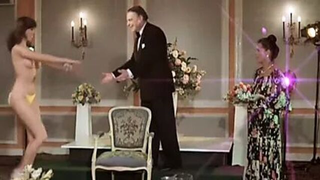 Diana Dors, Розмари, Англия ... обнаженная (1979)