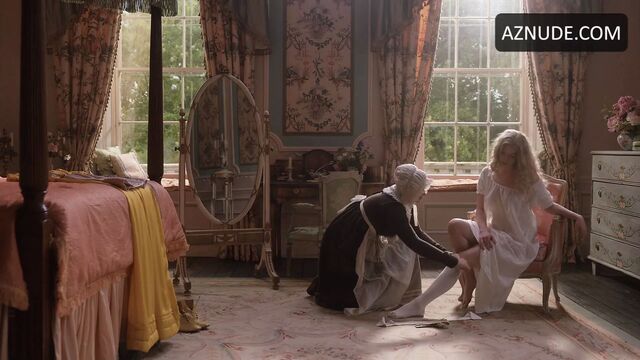 Сиськи Anya Taylor-Joy (через прозрачную ночную рубашку)