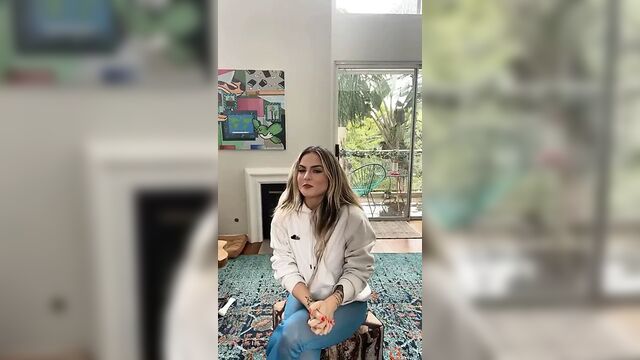 Jojo Levesque выскользнула сиськи