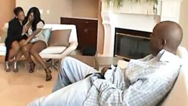 Jada Fire и чернокожая в тройничке с большой попкой Semmie De Suora