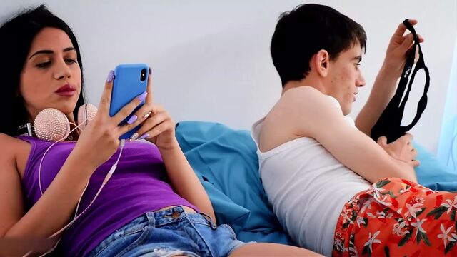 Sofia Sofe из блондиночки Fesser - две идеальные милфы