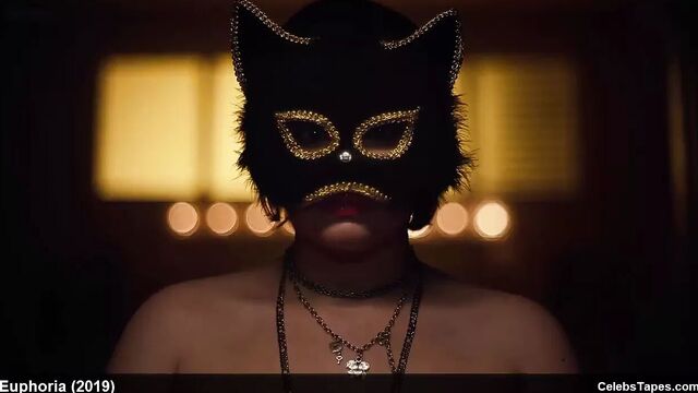 Barbie Ferreira, Hunter Schafer, Sydney Sweeney обнаженные и занимаются сексом