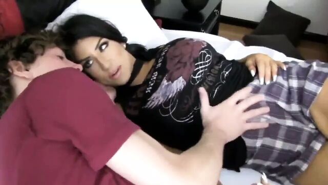 Симпатичная милфа