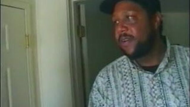 Она приносит это 01