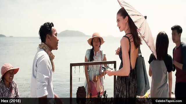 Симпатичные знаменитости, Jenny Boyd и эротические сцены из фильмов в топлес