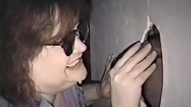 Толстушка у глорихола