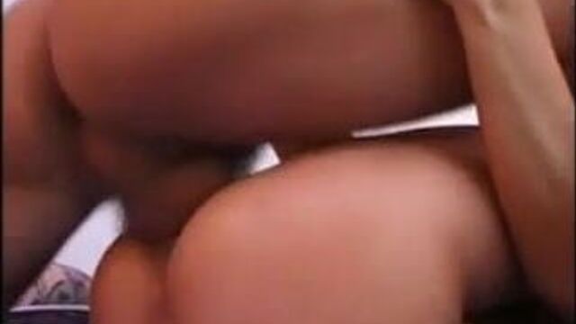 Чувственный секс горячей горячей блондинки пожилой пумы