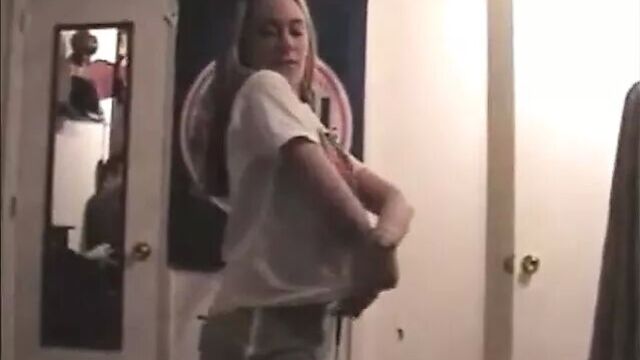 Раздевание для друзей на вечеринке