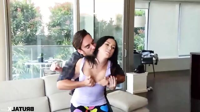 Megan Rain - возбужденная сестра