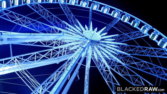 Blackedraw две красотки трахают гигантским большим черным членом в автобусе!