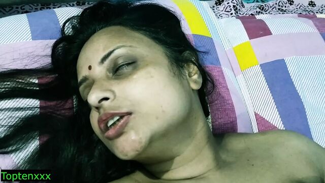 Индийская горячая бхабхи занимается полуночным сексом с зятем! настоящий секс