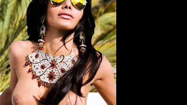 Обнаженные фото индийской модели Playboy из журнала