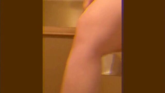 Скачу на моем черном дилдо