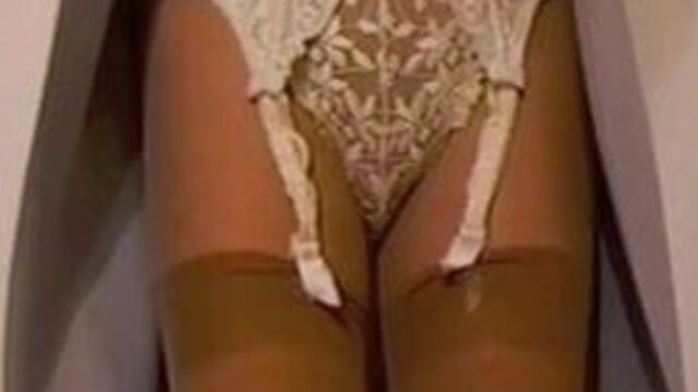 Кружевной пояс для чулок и трусики