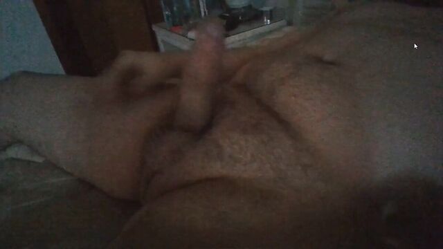 Мужчина трогает себя и дрочит