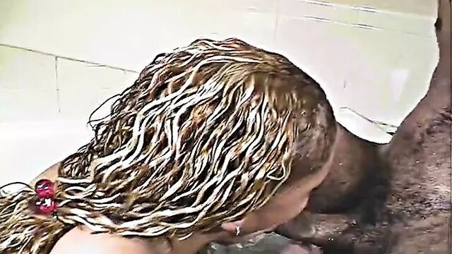 Милфа Chyna в белом тройничке