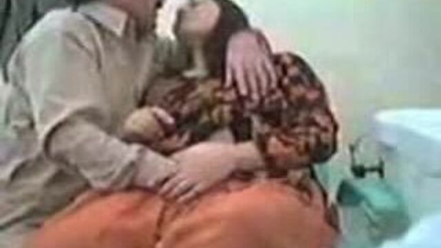 Дантист Karachi трахает пациента