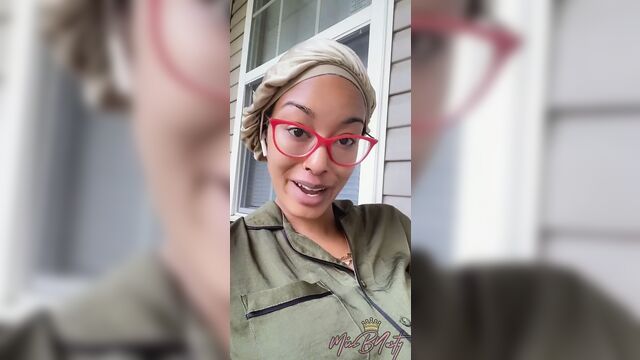 Скажи привет этим большим сиськам ..... наслаждайся !!!!