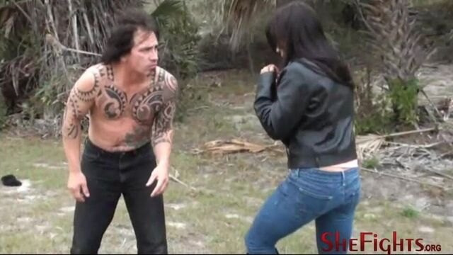 Голый кулак, сломанные зубы - жестокие и смертельно опасные удары ногами