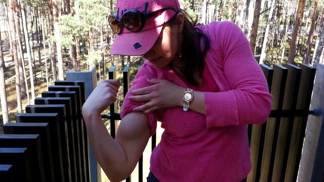 FBB бицепс в футболке