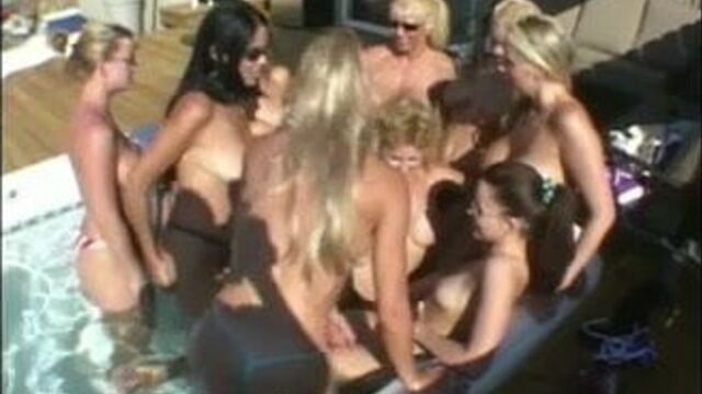 Шаловливая Allie All Girl на свинг-вечеринке у бассейна