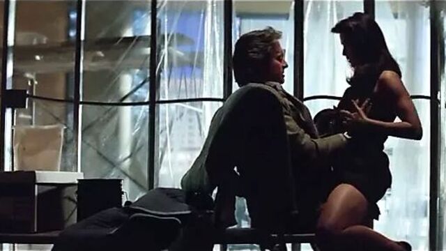 Секс-сцена знаменитости - Demi Moore обожает раскрывать вещи.