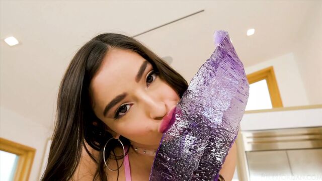 Emily Willis: только 12 дюймов для моей задницы