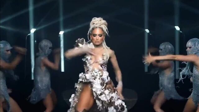 Стрип-танцы Jennifer Lopez