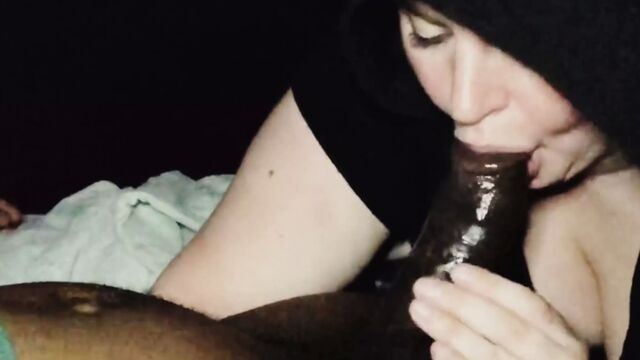 Чемпион здесь сосет мое мясо