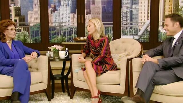 Sophia Loren объясняет, как она давала Jayne Mansfield сбоку