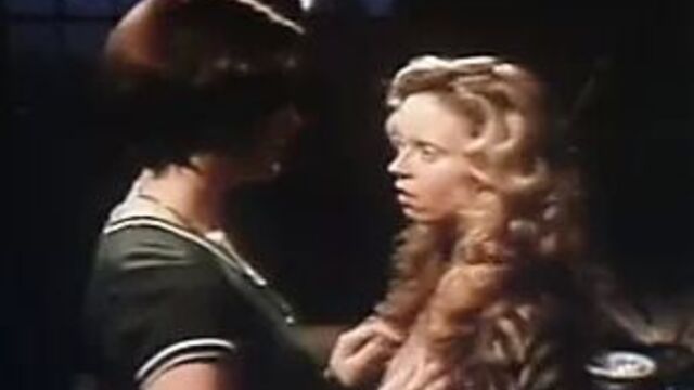 Fiona в огне, лесбийская сцена