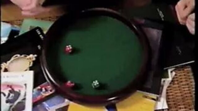 Yves Bailat трахает двух девушек и трахает их