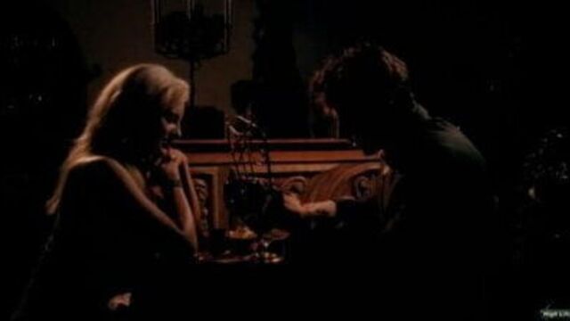 Divini Rae в эротическом образе путешественника