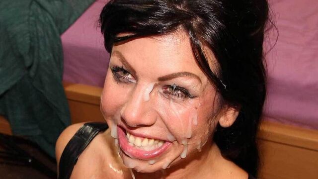 Сексуальная Gina Jameson наслаждается буккаке-вечеринкой