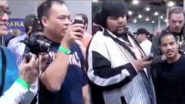 Lily Thai связывается со своими поклонниками