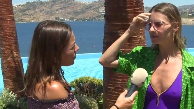 Соска буксира Tugba в купальнике