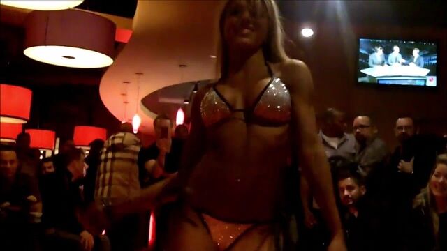 Alexis Kaufman она же Awe Wwe с Alexa Bliss, моделирование в бикини