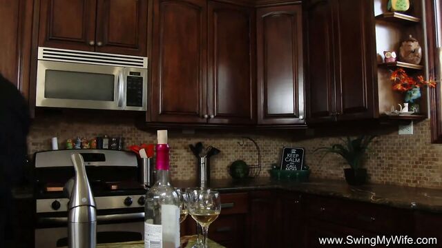 Мужья любят делиться своими женами