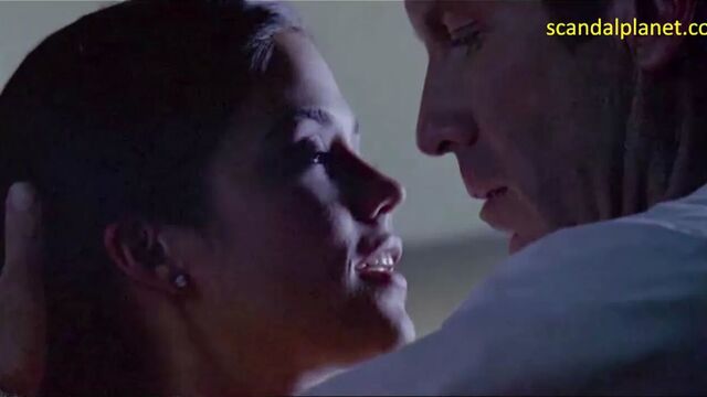 Обнаженные сиськи Susan Ward в фильме Толпа