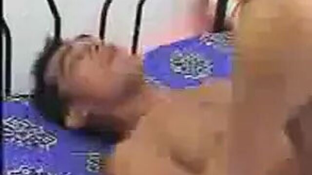 Малазийская девственница: получает секс в первый раз!