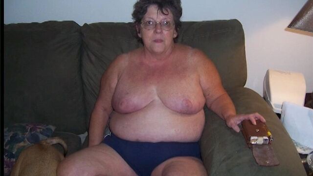 OmaFotze обнаженные фотографии зрелых дам в любительском видео