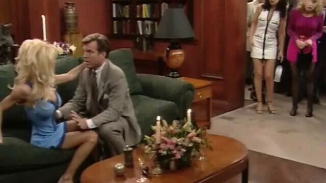 Pam Anderson - '' Няня '' s4e24