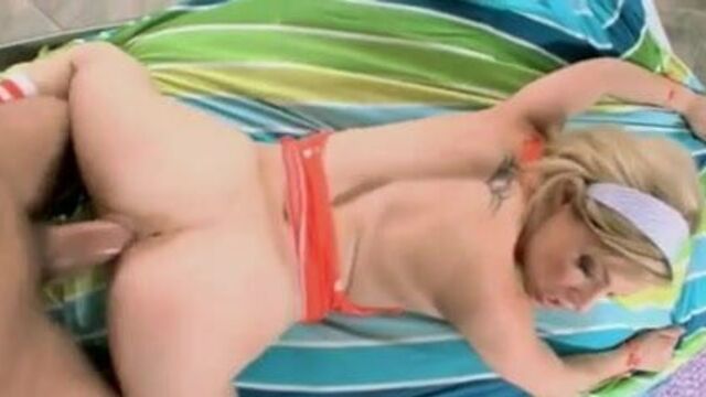 Aa слюня с глубокой глоткой и давка с горячим сексом