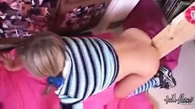 Kasia трахается с насаженным дилдо