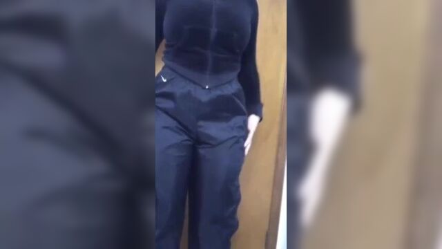 Adidas в нейлоновых штанах