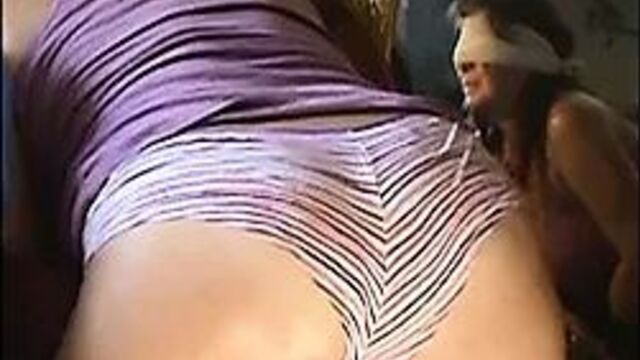 Моя сестра Cinnamon глотает, чтобы пойти без лифчика