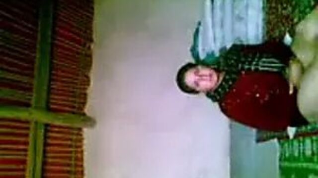 Иранский секс с горячей красивой красивой персидской деревенской милфой-мамой в Иране