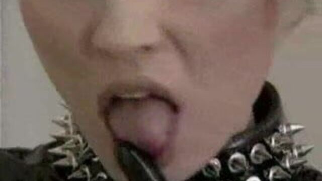 Латинская рабыня доминирует над шлюхой