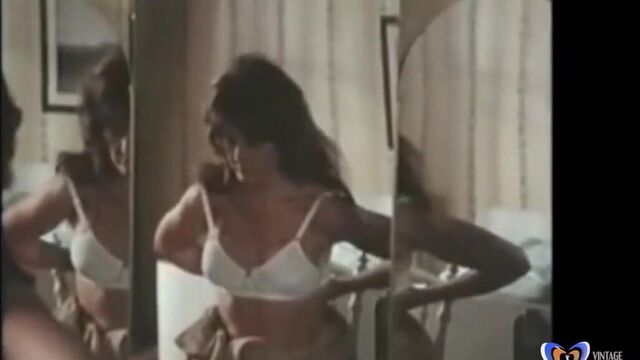 Ступенька хочет трахнуть свою милфу в винтажные времена